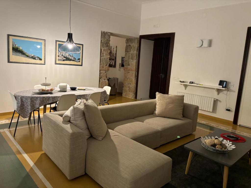 Luxury Manfredi Apartment Salerno Exterior foto